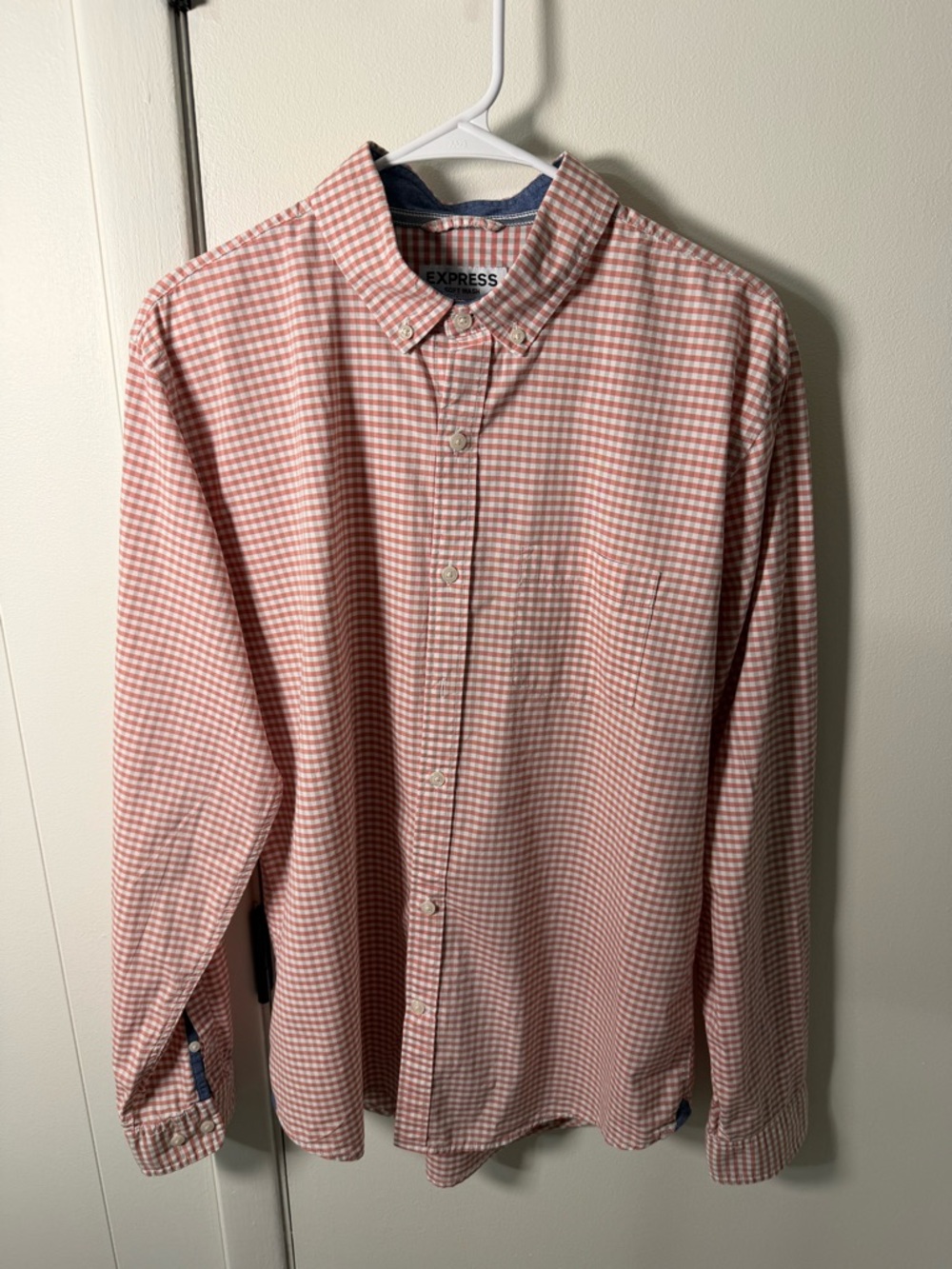 Express Men's Pink and White Gingham Button-Down Shirt